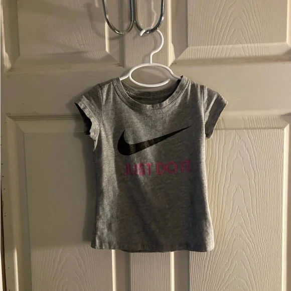 Nike Girls' Grey Logo Tee & Pink Athletic Shorts Set Size 5/6 - Picture 8 of 12